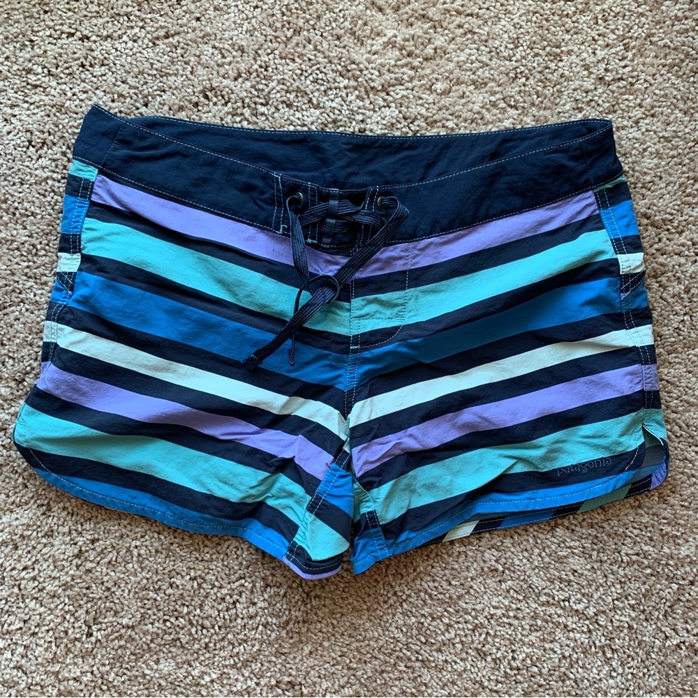 Patagonia Womens Wavefarer Board Shorts Size 6 Blue Striped 76598 Zip Pocket